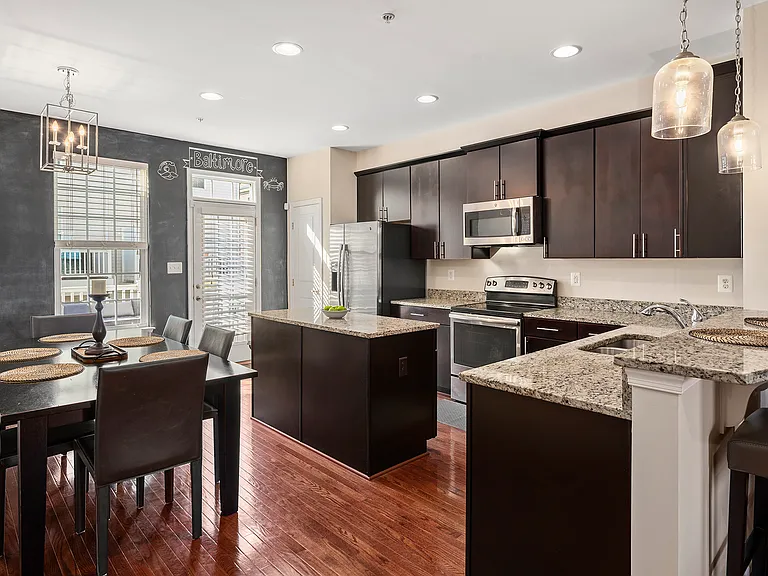4527 Foster Ave — Photo 8