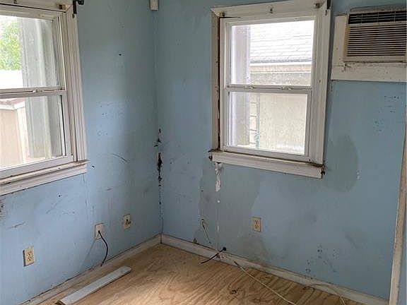 3rd image of 9412 Fig St