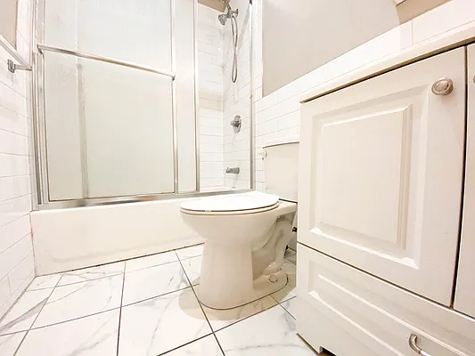 Rented by RealTegrity NY LLC | media 22