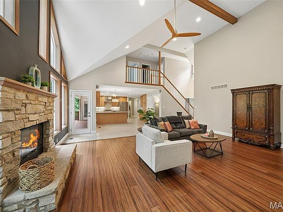 5th image of 161 Stuart Ln