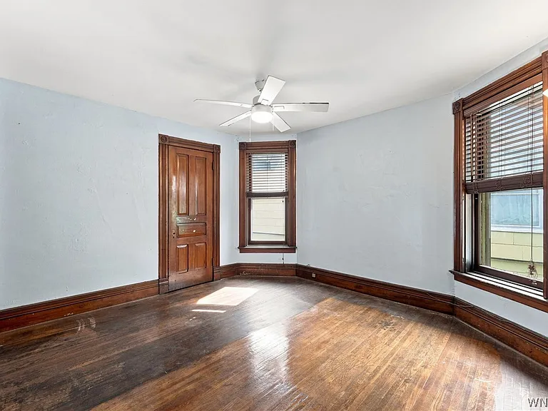 304 W Delavan Ave — Photo 16