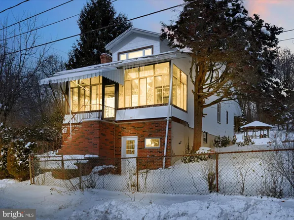 735 W John St, Frackville, PA 17931