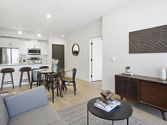 4th image of 2535 Meadows Pkwy #1539574
