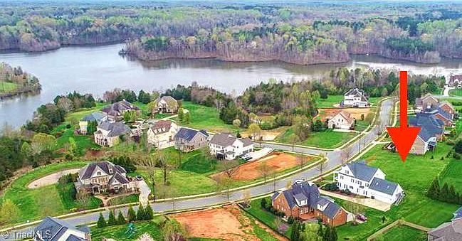 1st image of 4329 Bonnie Loch Dr