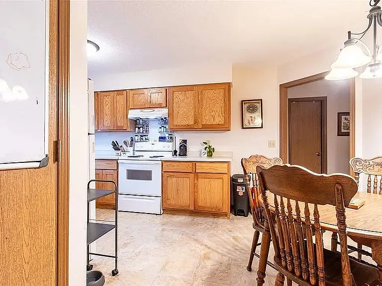 1217 & 1219 Burns Ave #1219 — Photo 4