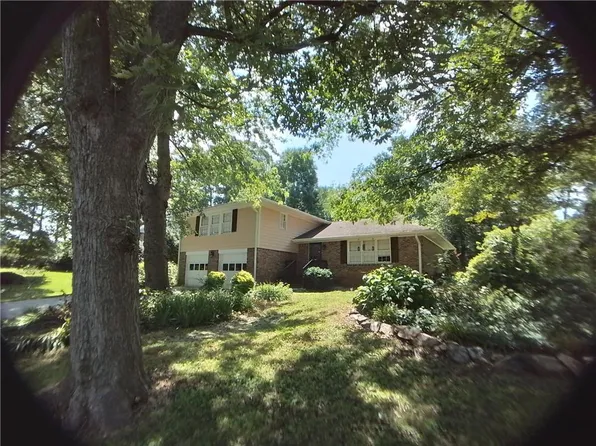 5236 Corinth Cir, Stone Mountain, GA 30087