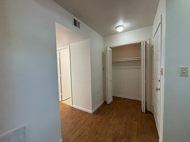325 Shenandoah Cir — Photo 7