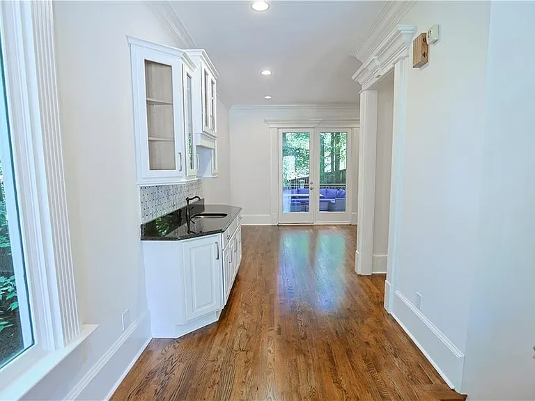 1296 Lenox Park Blvd — Photo 4