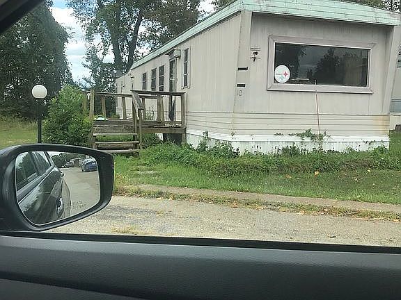 4th image of 10 Applewood Dr