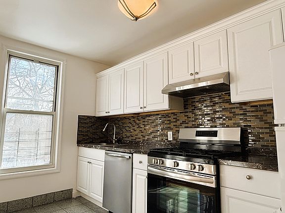 3rd image of 5021 Celtic Ave #2