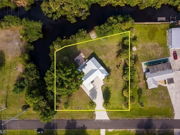 17041 E Lake Dr, North Fort Myers, FL 33917