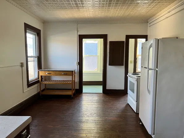 194 High St APT 2, Brattleboro, VT 05301