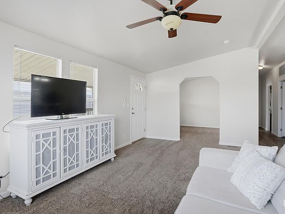 5th image of 203 Dogwood Ln