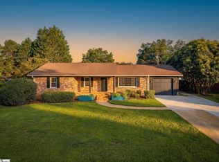 14 Queensbury Dr, Greenville, SC 29617
