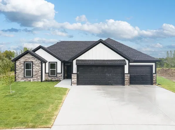 15636 Austin Ct, Basehor, KS 66007