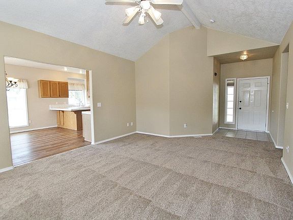 5th image of 604 Smith Ct