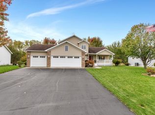 612 Huntington Dr, Sartell, MN 56377