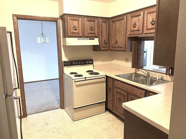 3202 Superior Ave — Photo 5