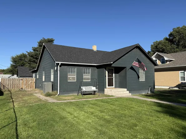 1013 Court St, Imperial, NE 69033