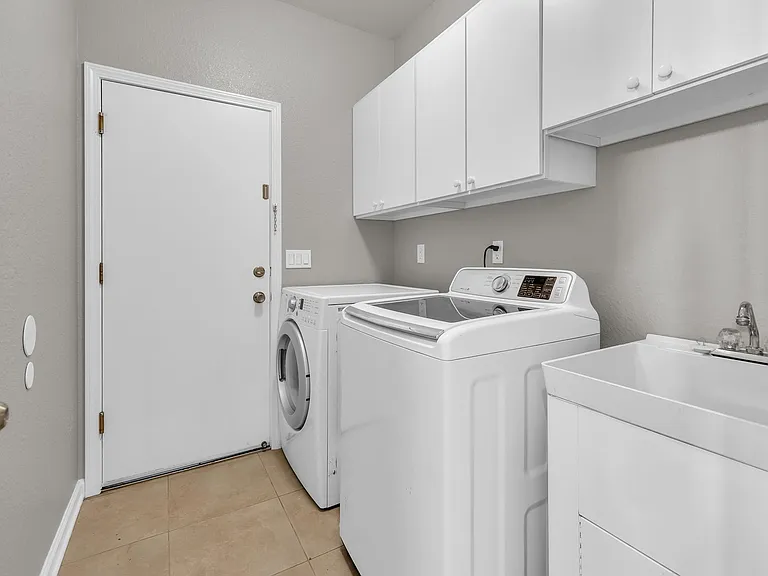 4798 Village Green Pkwy — Photo 30