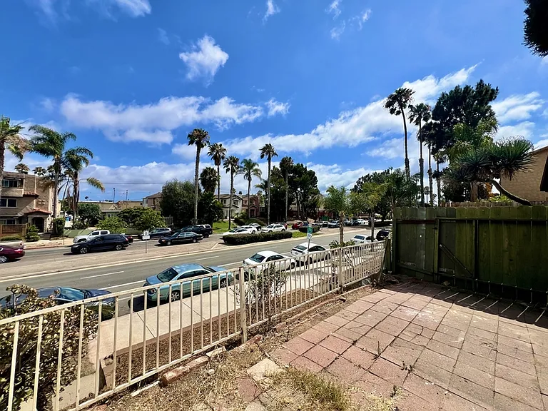 2160 Grand Ave — Photo 16