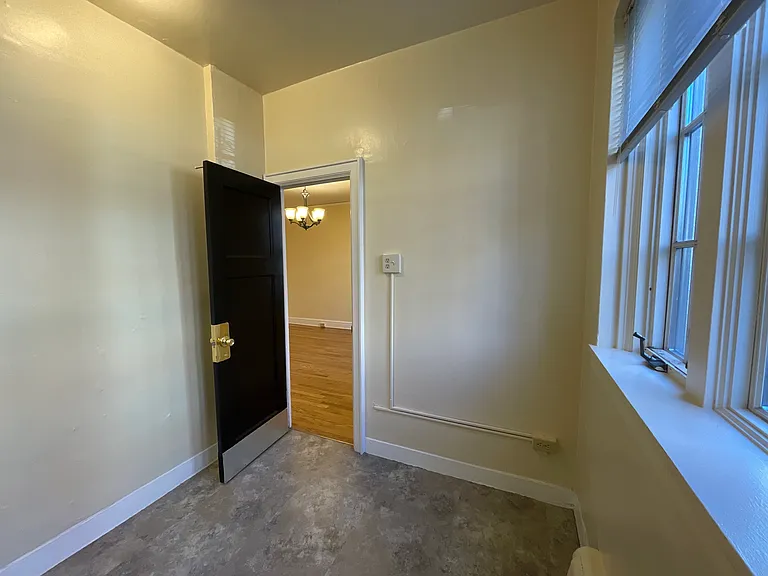 Chateau Apartments — Photo 26