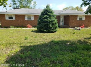 20 Meadow St, Spring Lake, NC 28390