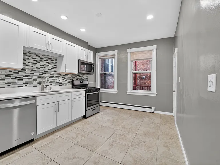 129 Harrishof St #3 — Photo 2