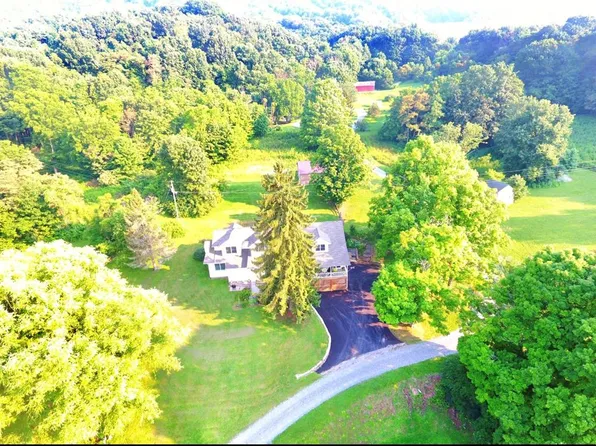 861 Slade Rd, Bluefield, VA 24605