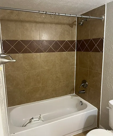 916 Hawthorne Dr — Photo 13