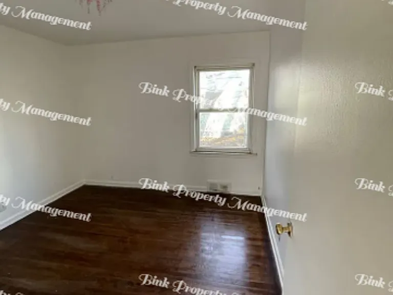 20277 Ferguson St — Photo 10
