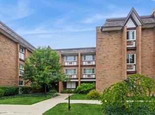 300 Claymoor Rd #3-D, Hinsdale, IL 60521