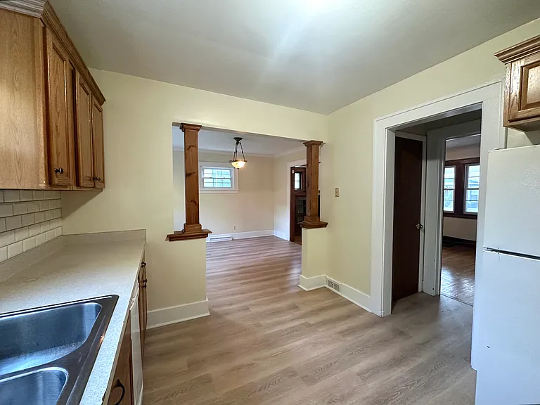 227 Sawyer St — Photo 7