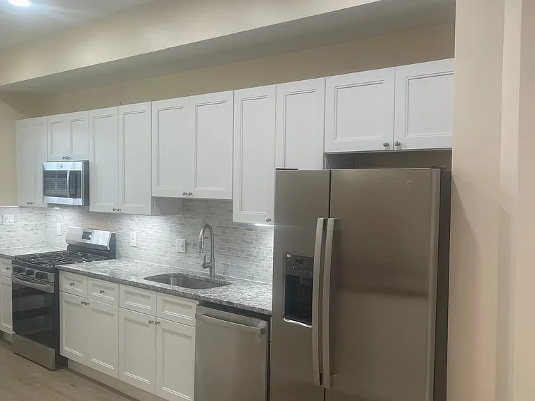 115 S Linwood Ave — Photo 1