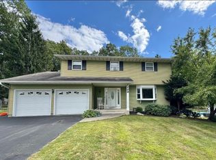 1129 Simon Dr, Endicott, NY 13760