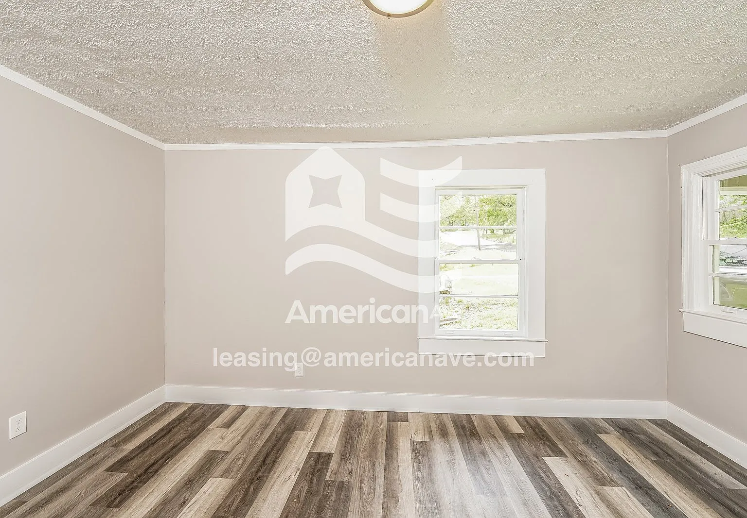 3 bed, 1.0 bath, 960 sqft, $1,382 — Photo 3