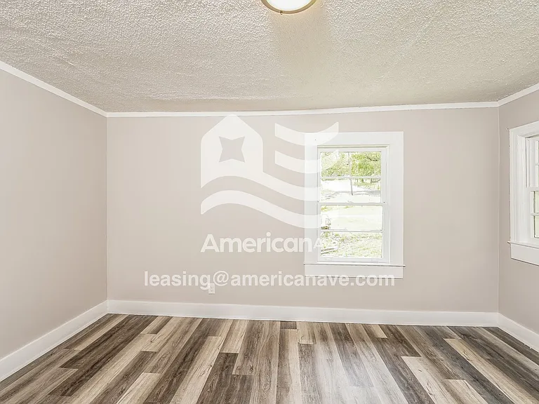 1378727_003_living_room_13712358.jpg