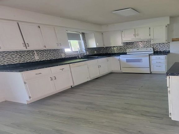3rd image of 5147 Mackinaw Rd