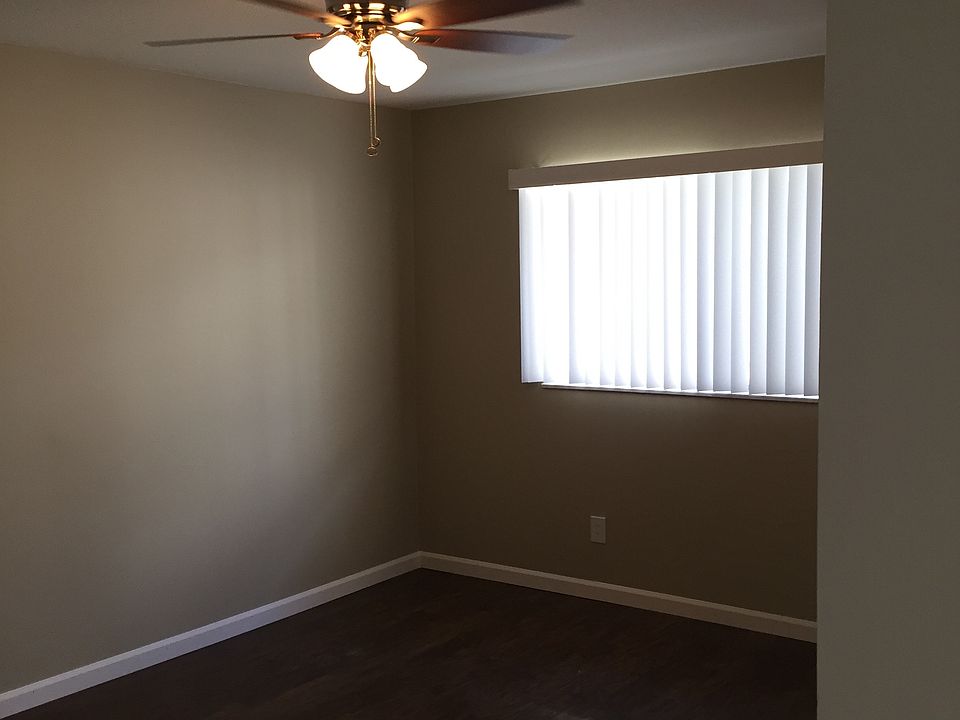bedroom with cieling fan