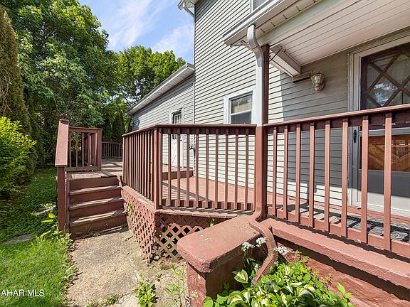 5th image of 1015 Roberts St