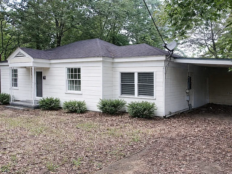 258 Woody Dr — Photo 3