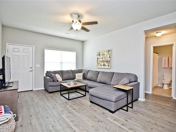 4th image of 704 NW 68th Ave