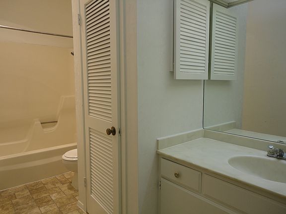 5th image of 5158 Broadway St