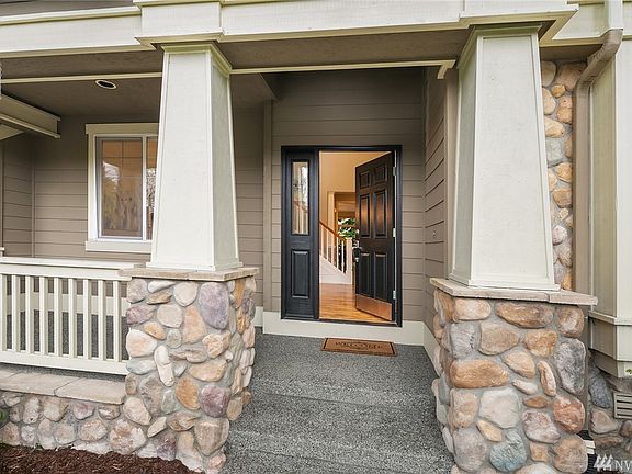 3rd image of 20530 NE 32nd Ct