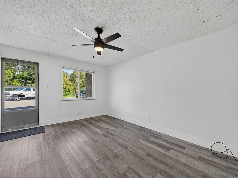 16001 Dixie Hwy #3 — Photo 2