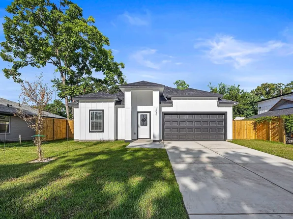 10426 Royal Oaks Dr, Houston, TX 77016