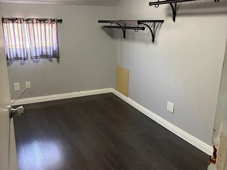 1040 Hoover Ave — Photo 15