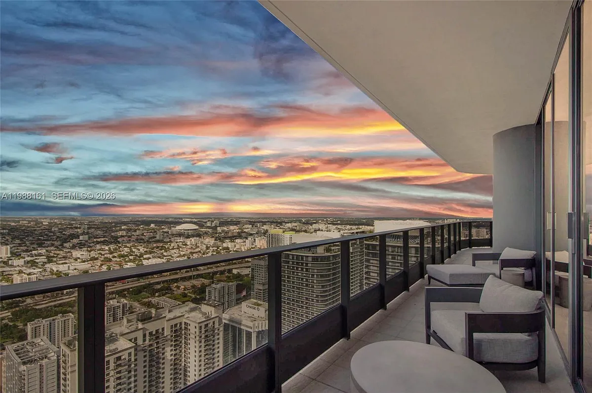 Building Photo - 1000 Brickell Plz #Penthouse 5807