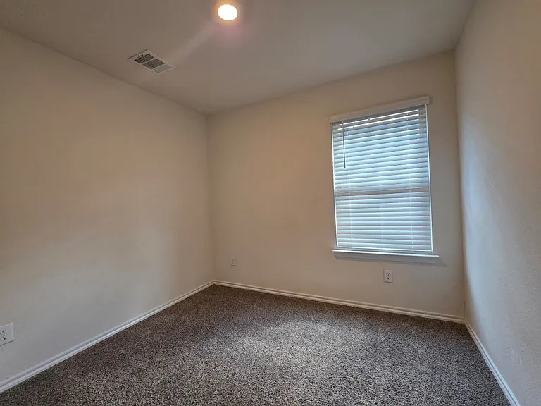 1215 Knoll Dr — Photo 7