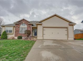3127 SW Tiara Ln, Lees Summit, MO 64081
